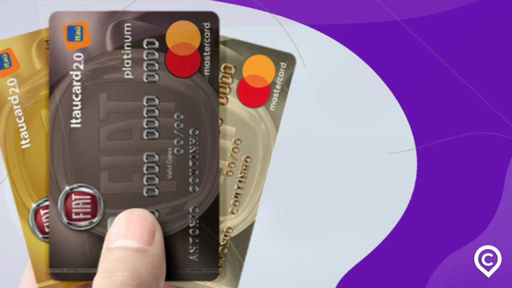 pessoa com o cartão fiat platinum