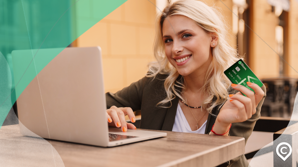 mulher com cartão orginal