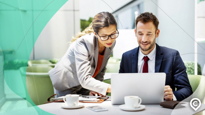 antecipacao-recebiveis-1 casal fazendo a antecipação de recebíveis