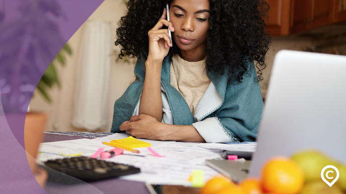 como-cobrar-dividas-1 mulher cobrando dívidas