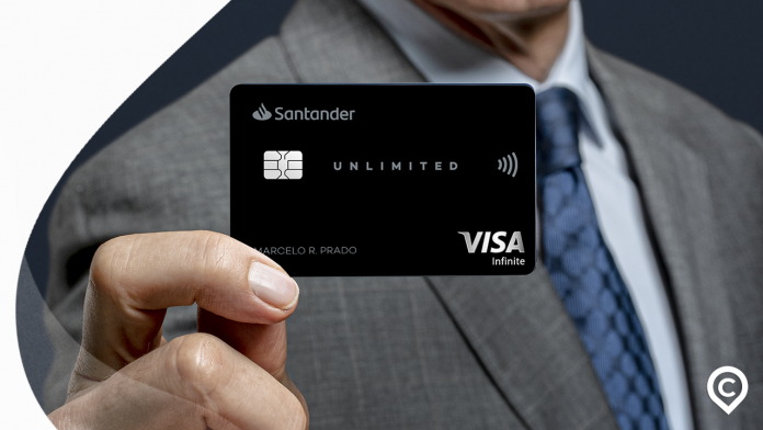 homem com cartão santander unlimited visa