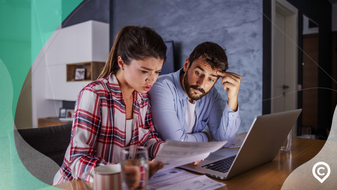 casal buscando empréstimo confiável