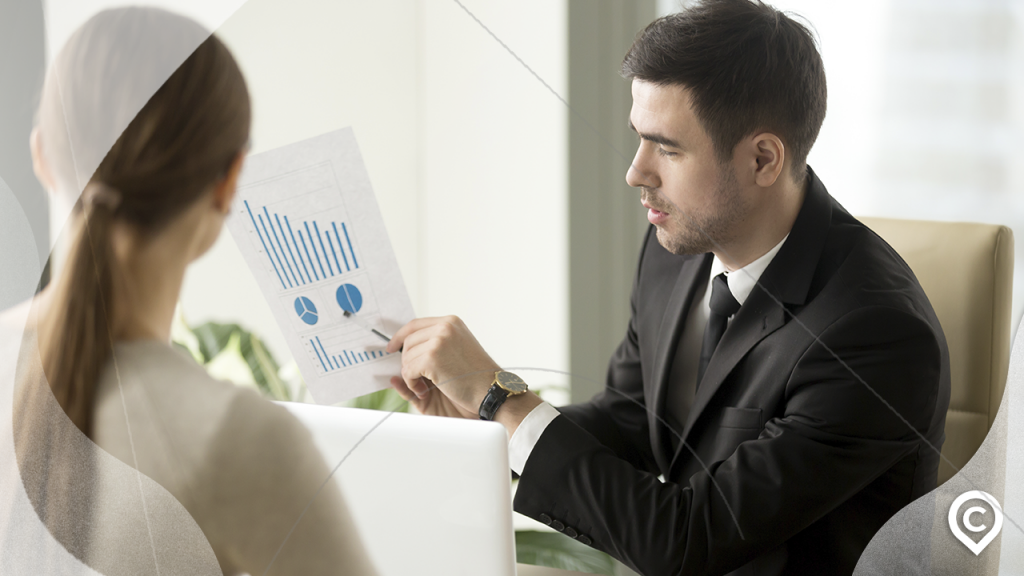 homem investindo com um banco de investimentos