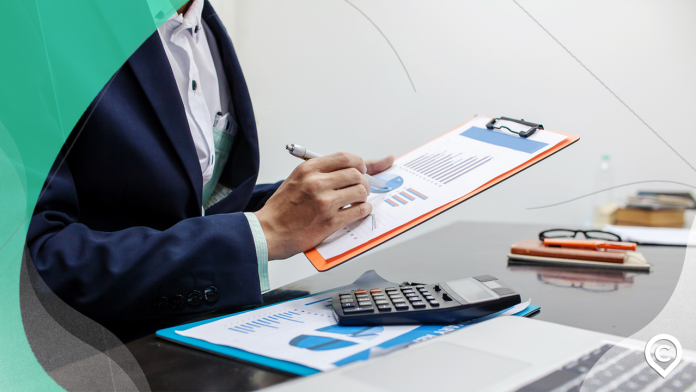 cdb-ou-tesouro-direto-1 investidores decidindo entre cdb ou tesouro direto