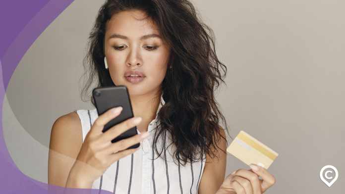 limite-pre-aprovado-1 mulher consultando o limite pré-aprovado do cartão