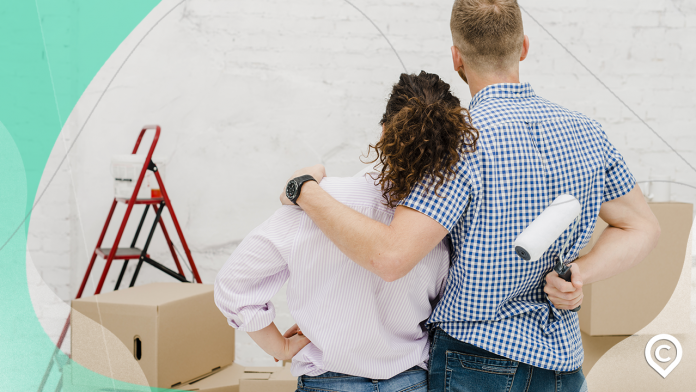 como-econimizar-reforma-1 casal praticando dicas de como economizar na reforma