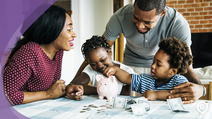 família estudando o planejamento financeiro familiar