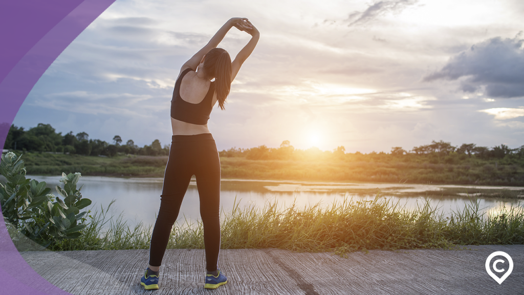 mulher cuidando da saúde para ser mais produtiva