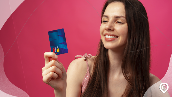 cartao-max-atacadista-1 mulher com cartão max atacadista