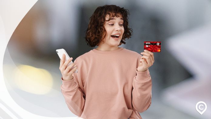 cartao-de-credito-flamento-negativado-1 mulher com cartão de crédito do flamengo para negativado