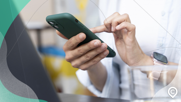 pessoa pesquisando como cancelar pix errado