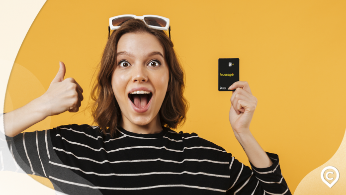 cartao-de-credito-pan-buscape-1 mulher com cartão buscapé