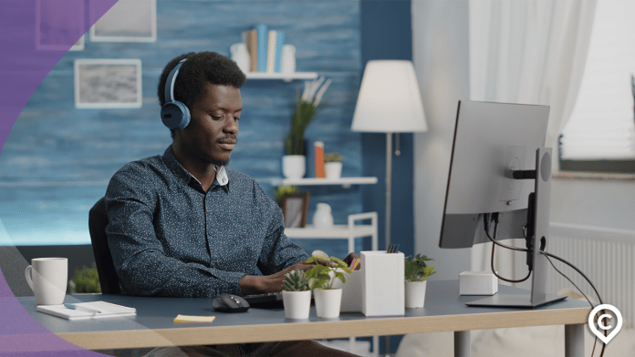 pessoa pesquisando sobre inss para autônomo