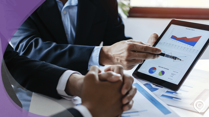 homens negociando o aluguel de ações