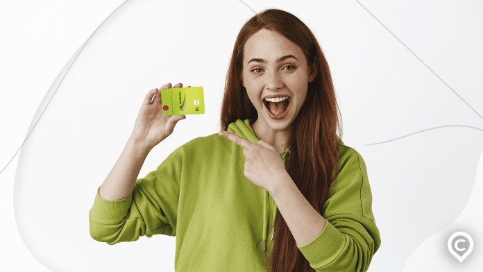 mulher com cartão fortbrasil solicitar